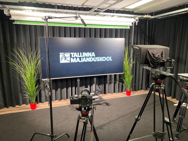 Interaktīvais ekrāns i3TOUCH ULTRA ar sienas stiprinājumu - Tallinas Ekonomikas skola